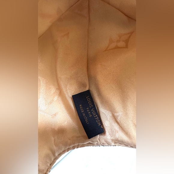 LOUIS VUITTON WOMENS CAPS - Picture 4 of 5